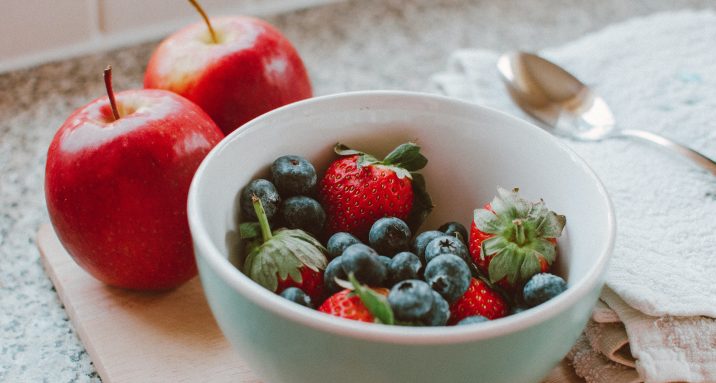 Maças,uvas e morangos.