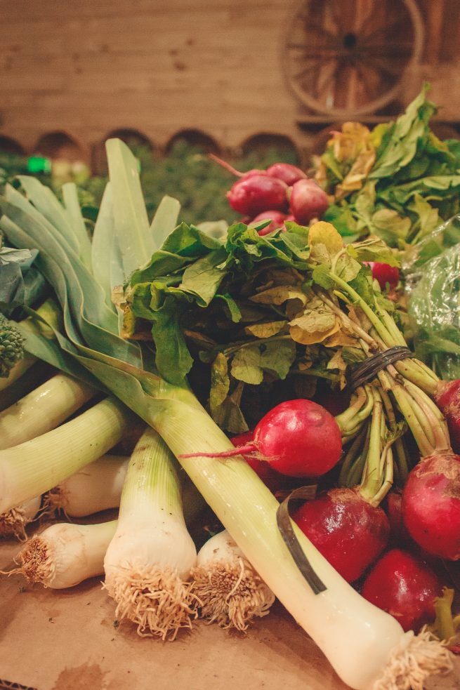 Alimentos como o rabanete e o alho poró são ricos em nutrientes.