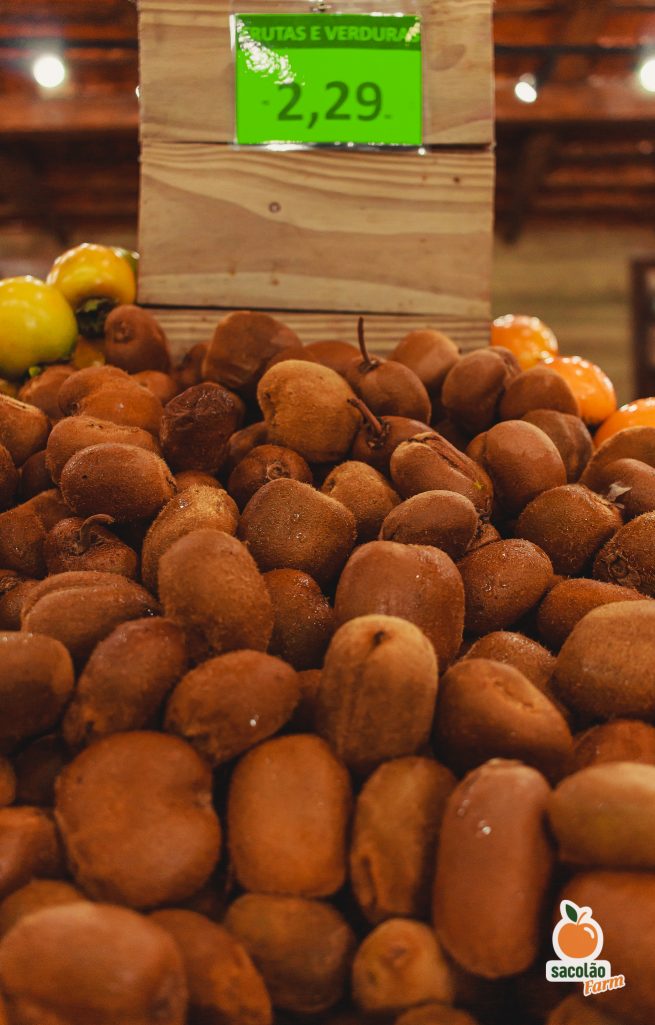 Os alimentos de cor verde, como o kiwi, são ricos em substâncias químicas bloqueadoras do câncer.