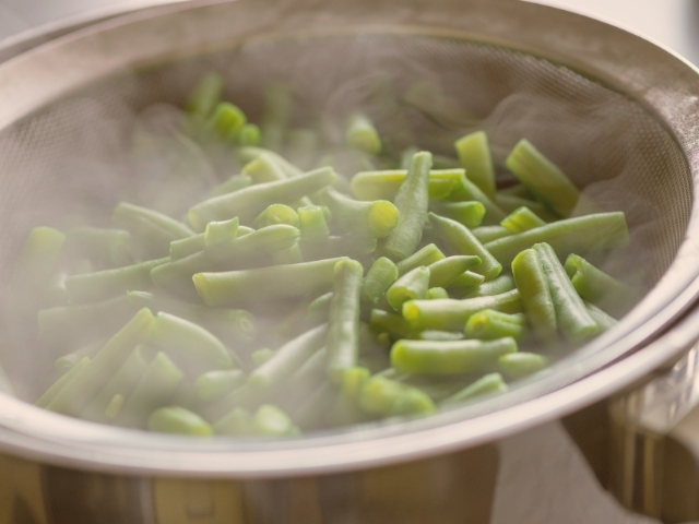 Fazendo o congelamento a vapor, com as verduras.