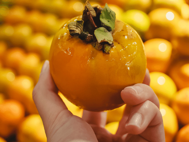 Caqui na safra para uma alimentação saudável