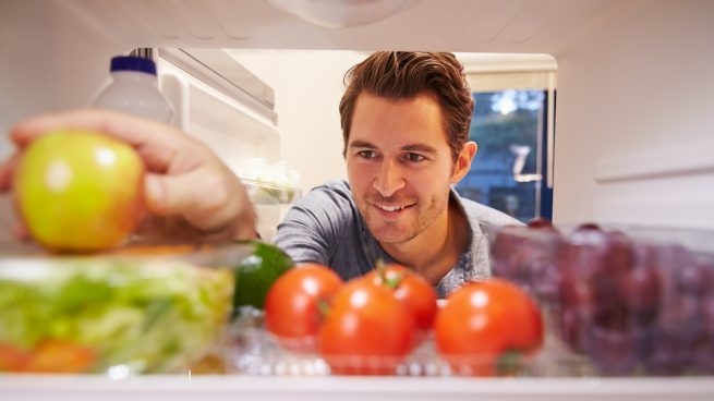 Guarde todos os alimentos com muita sabedoria e no lugar adequado da geladeira.