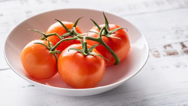 Os tomates devem ser guardados em temperatura ambiente.
