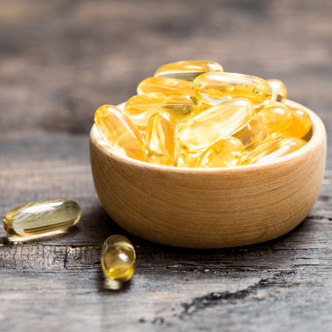Pote com vários suplementos de vitamina D.