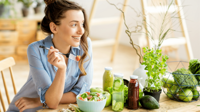 Regime de frutas, vegetais, proteínas e carboidratos.