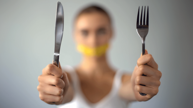 Restrições dietéticas altas não fazem bem e atrapalham no processo de reeducação alimentar.