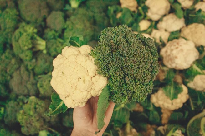 Duas verduras ricas em proteínas.